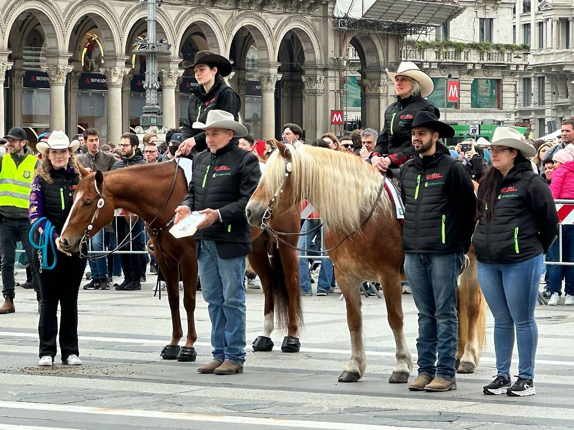 I cavalieri del Giubileo in piazza Duomo a Milano