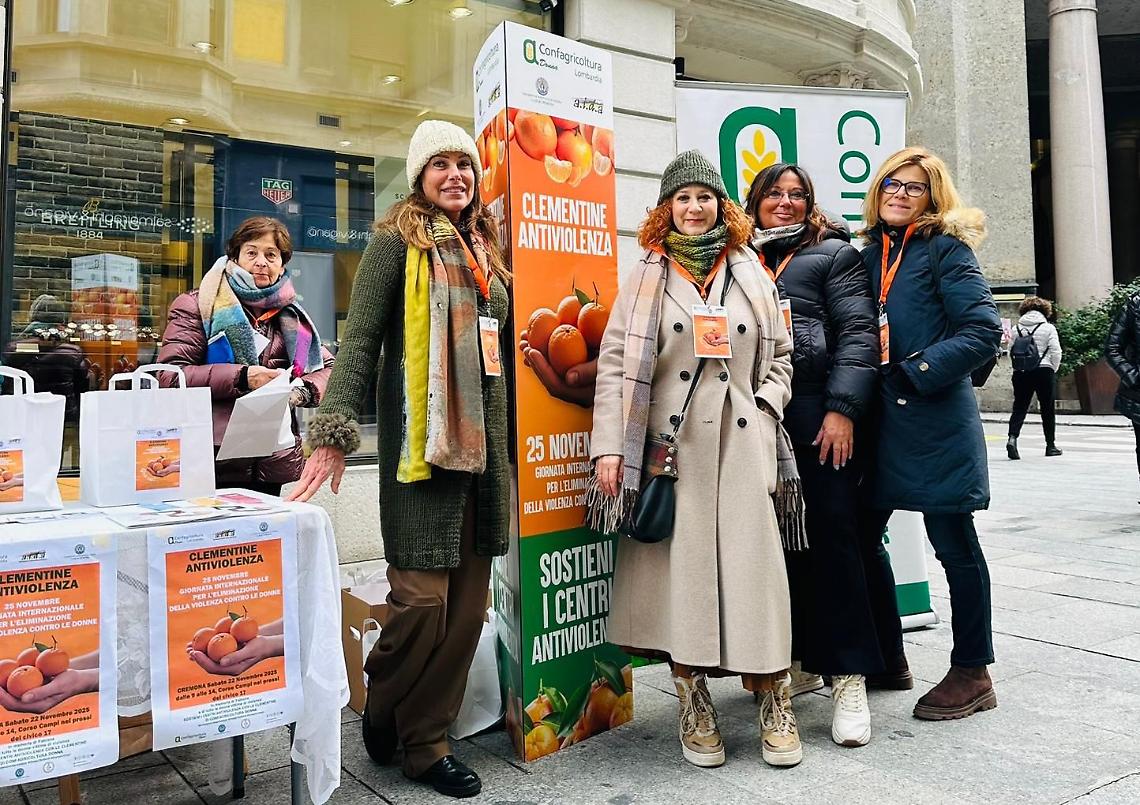 Le clementine anti-violenza di Confagricoltura Donna tornano in piazza a Cremona
